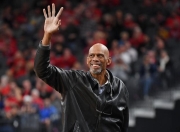 华体会官网新闻-NBA球员联盟开展慈善义卖活动